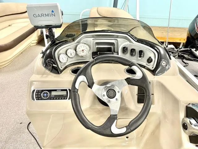 Slide: The Image of Sun Tracker Party Barge 20 DLX 2015 - 6