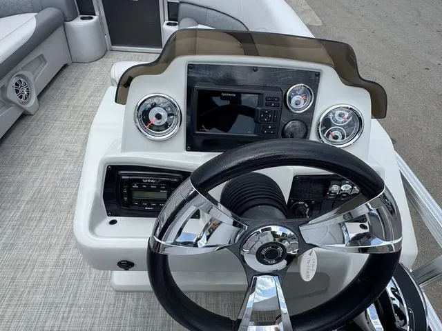 Slide: The Image of Tahoe LT 2480 QL 2018 - 10