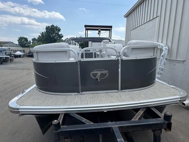 Slide: The Image of Tahoe LT 2480 QL 2018 - 5