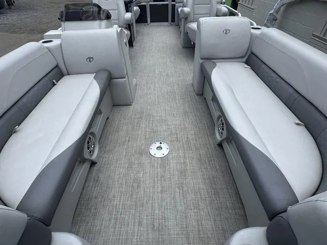 Slide: The Image of Tahoe LT 2480 QL 2018 - 6