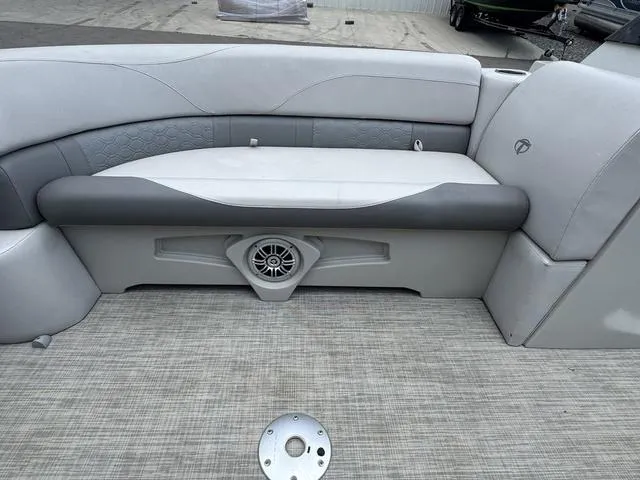 Slide: The Image of Tahoe LT 2480 QL 2018 - 7