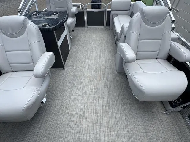 Slide: The Image of Tahoe LT 2480 QL 2018 - 8