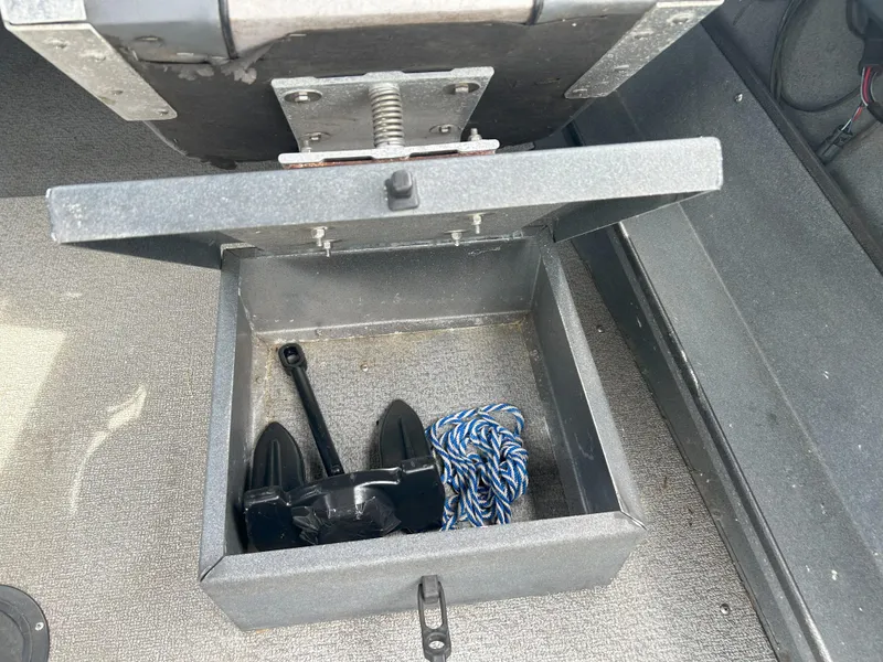 Slide: The Image of Open storage compartment in 1999 Hewescraft Sea Runner 179 with anchor and rope. - 11