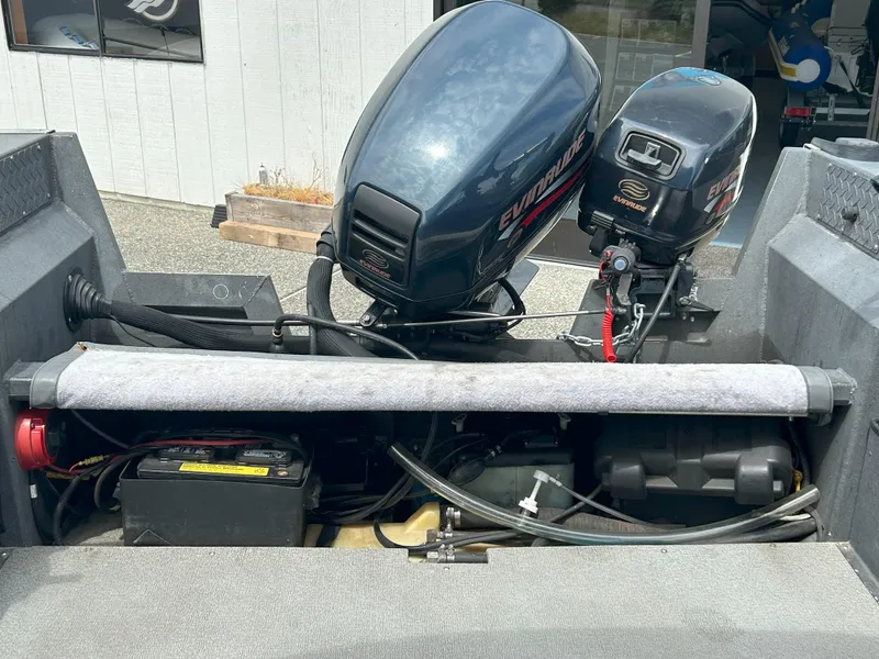 Slide: The Image of 1999 Hewescraft Sea Runner 179 with dual Evinrude outboard motors and battery compartment. - 14