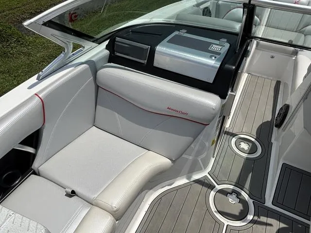 Slide: The Image of MasterCraft X46 2017 - 10