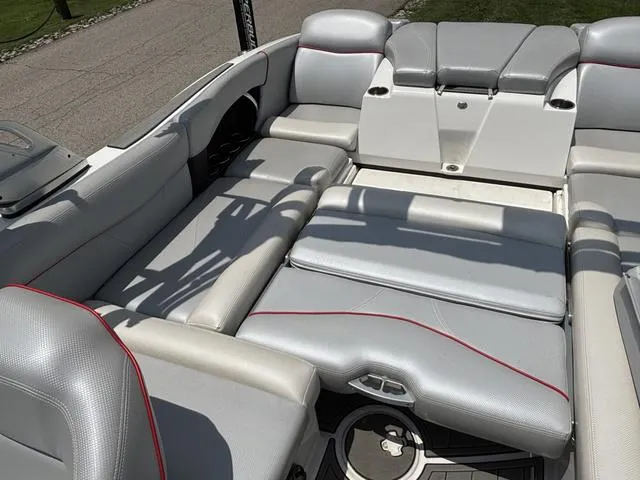 Slide: The Image of MasterCraft X46 2017 - 12