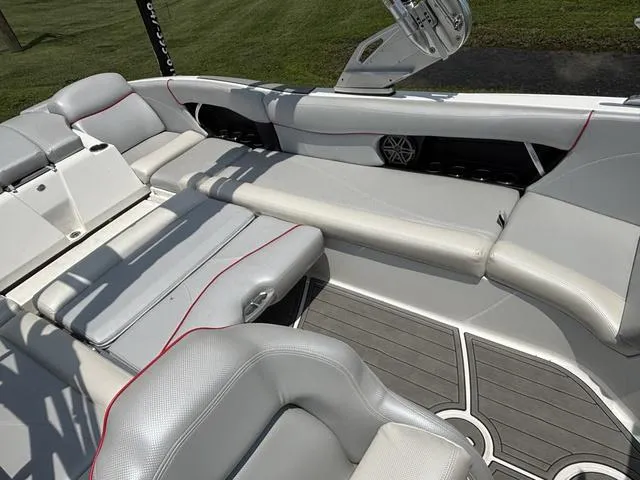 Slide: The Image of MasterCraft X46 2017 - 13