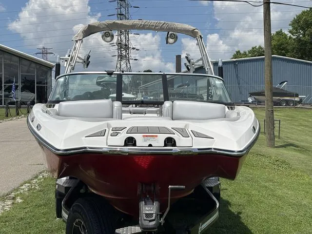 Slide: The Image of MasterCraft X46 2017 - 3