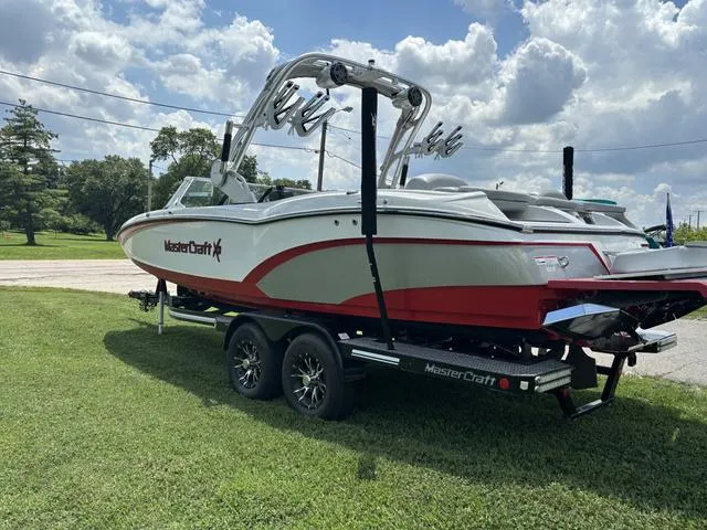 Slide: The Image of MasterCraft X46 2017 - 4