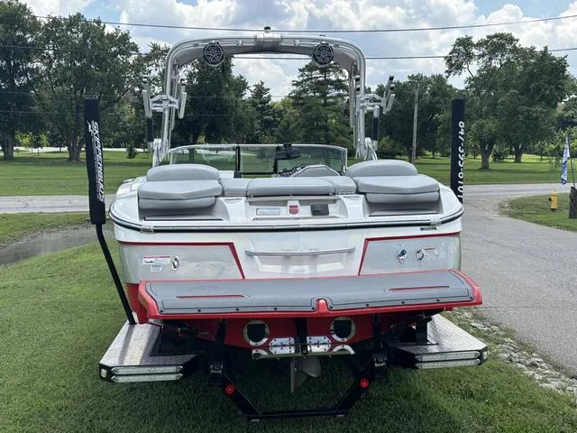 Slide: The Image of MasterCraft X46 2017 - 5