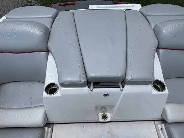 Slide: The Image of MasterCraft X46 2017 - 7