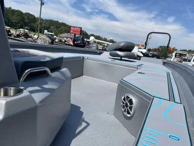 Slide: The Image of Xpress H22B 2025 - 16