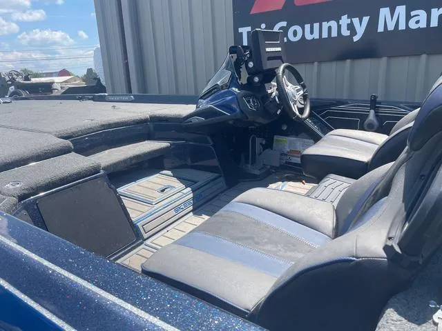 Slide: The Image of Skeeter FXR20 2020 - 3