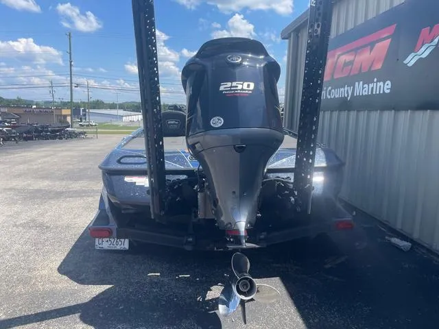 Slide: The Image of Skeeter FXR20 2020 - 4