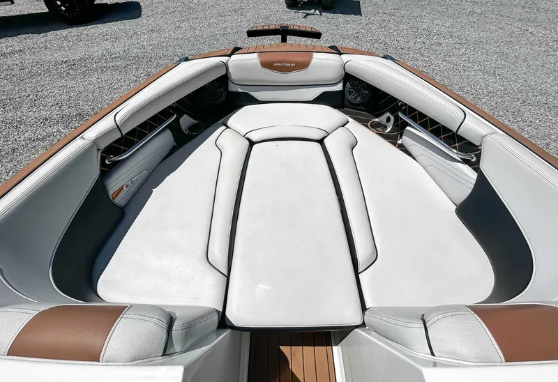 Slide: The Image of Nautique GS24 2018 - 11