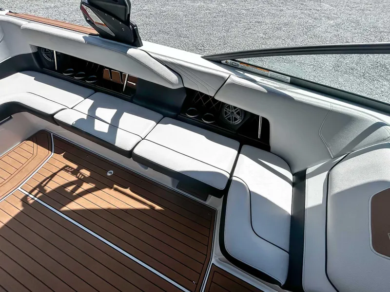 Slide: The Image of Nautique GS24 2018 - 13