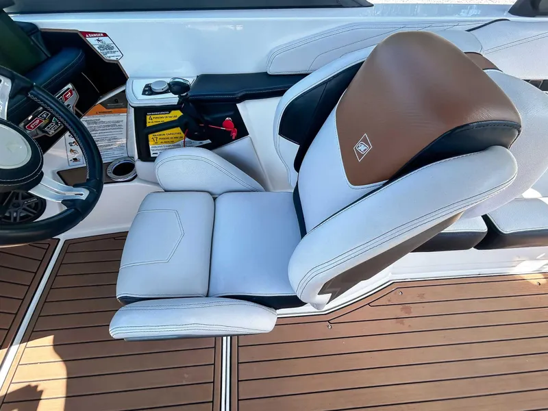 Slide: The Image of Nautique GS24 2018 - 14