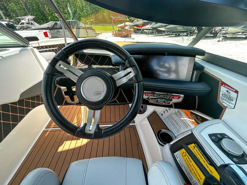 Slide: The Image of Nautique GS24 2018 - 15