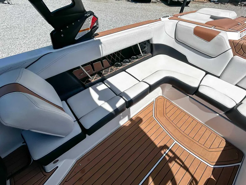 Slide: The Image of Nautique GS24 2018 - 16