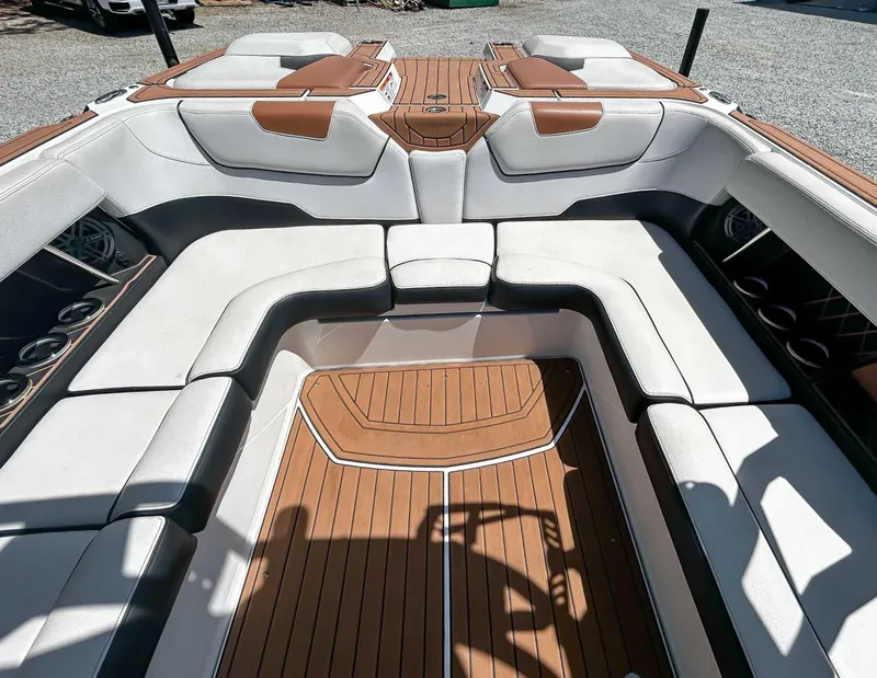 Slide: The Image of Nautique GS24 2018 - 17