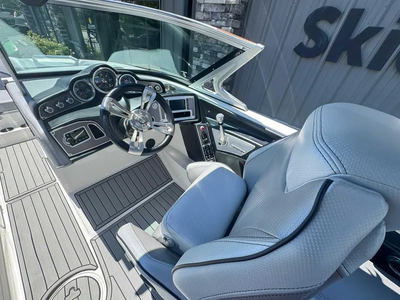 Slide: The Image of MasterCraft XT21 2017 - 11