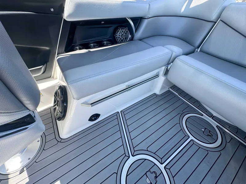 Slide: The Image of MasterCraft XT21 2017 - 12