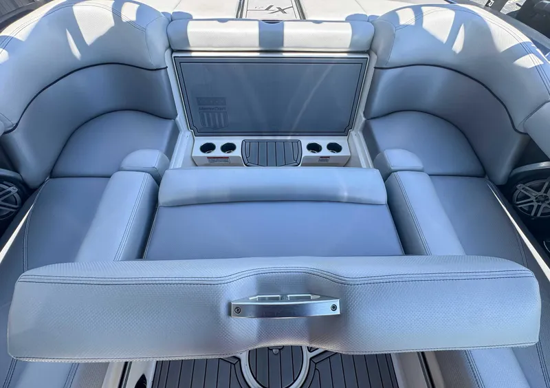 Slide: The Image of MasterCraft XT21 2017 - 15