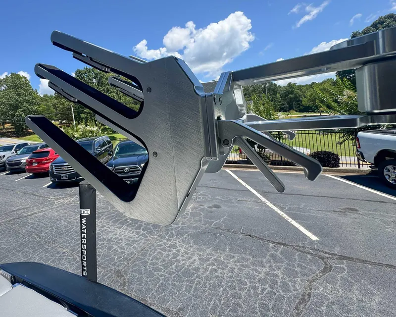 Slide: The Image of MasterCraft XT21 2017 - 16