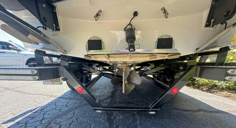 Slide: The Image of MasterCraft XT21 2017 - 6