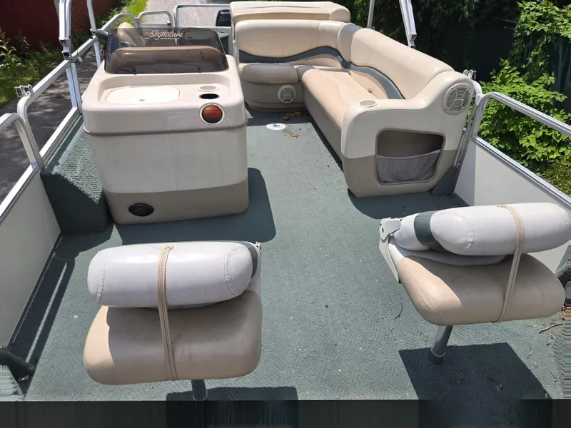 Slide: The Image of 2006 Sun Tracker FISHIN' BARGE 21 Signature Series interior with seating and console. - 10