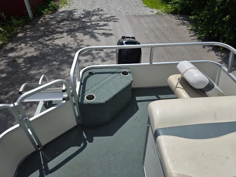 Slide: The Image of 2006 Sun Tracker FISHIN' BARGE 21 Signature Series interior with seating and storage. - 15