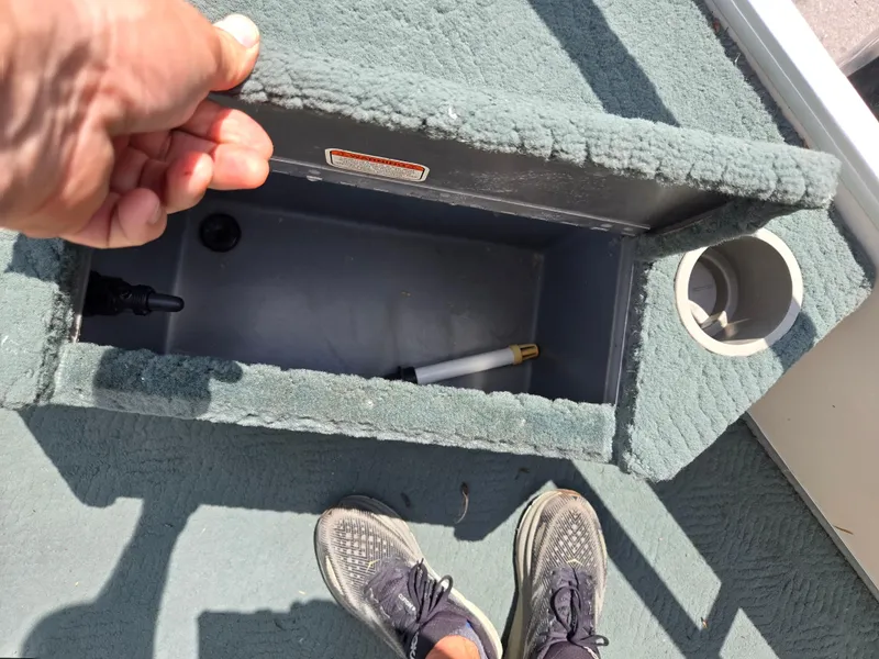 Slide: The Image of Open storage compartment on 2006 Sun Tracker FISHIN' BARGE 21 Signature Series boat. - 18