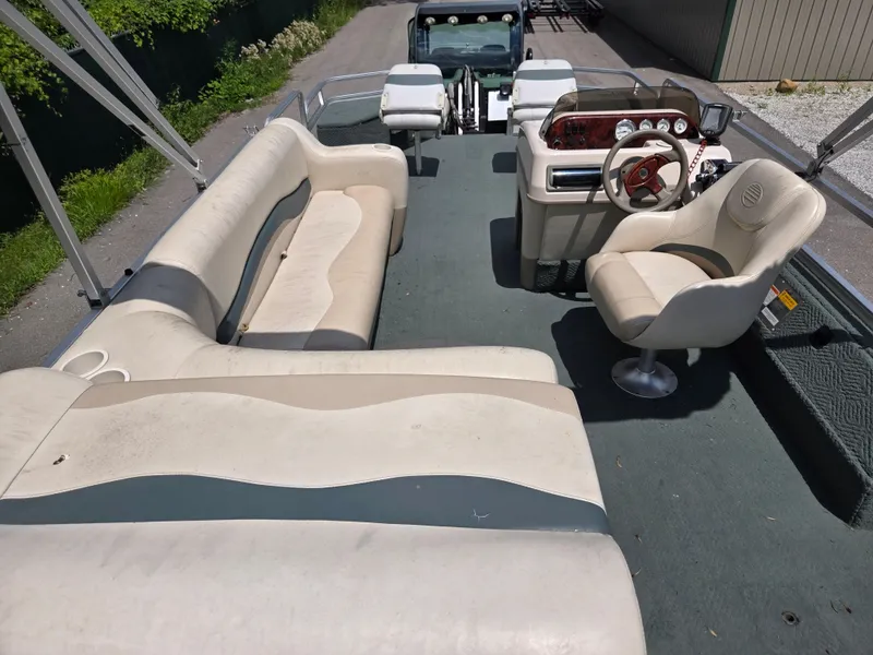 Slide: The Image of 2006 Sun Tracker FISHIN' BARGE 21 Signature Series interior with seating and steering console. - 19
