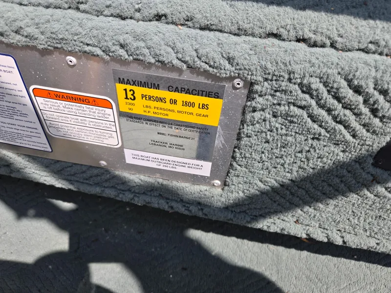 Slide: The Image of Capacity plate on 2006 Sun Tracker FISHIN' BARGE 21, showing maximum 13 persons or 1800 lbs. - 20