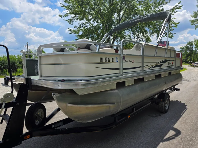 Slide: The Image of 2006 Sun Tracker FISHIN' BARGE 21 Signature Series pontoon boat on trailer. - 5