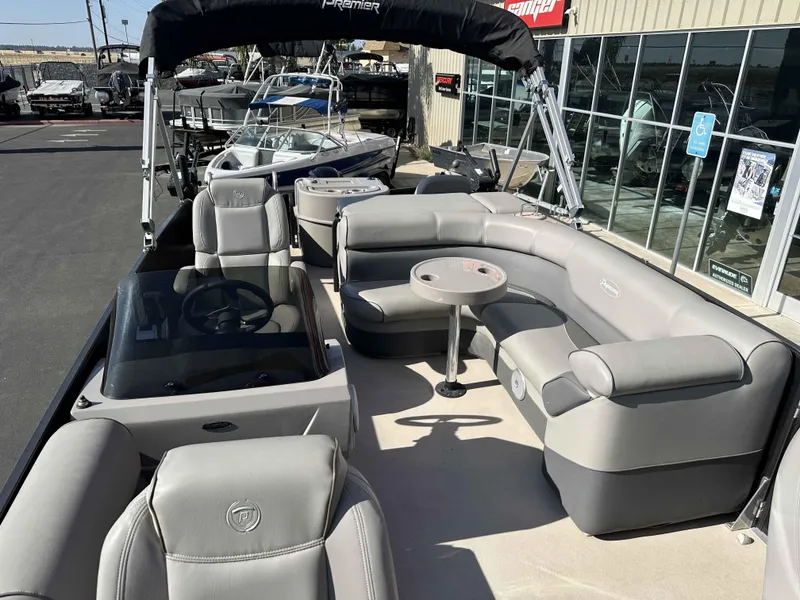 Slide: The Image of Premier 221 Explorer 2014 - 17