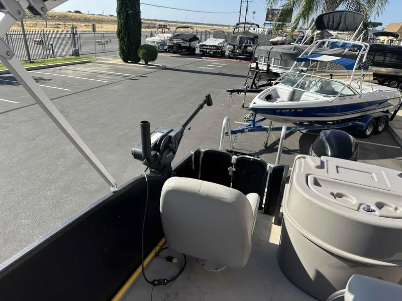 Slide: The Image of Premier 221 Explorer 2014 - 8