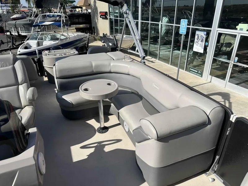 Slide: The Image of Premier 221 Explorer 2014 - 9