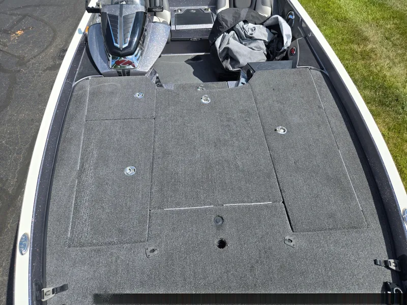 Slide: The Image of 2018 Ranger Z520 Comanche Ranger Cup boat deck with storage compartments. - 16