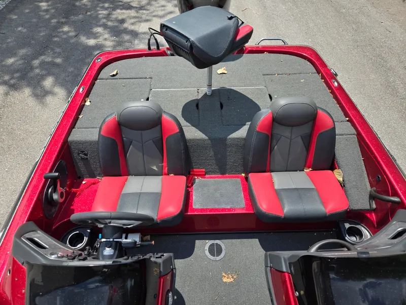Slide: The Image of 2017 Skeeter TZX 190 boat interior with red and black seats, steering console. - 19