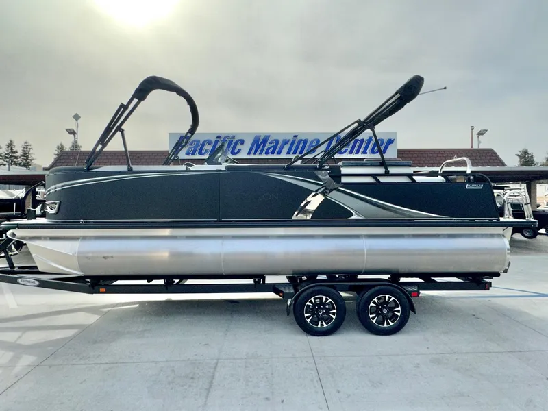 The Image of Avalon 23' LSZ Platinum Elite Windshield w/ 150HP Mercury! 2025 - 1