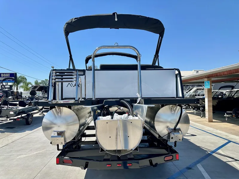 Slide: The Image of Avalon LSZ - 23 FT Elite Windshield w/ 150HP Mercury! 2025 - 10