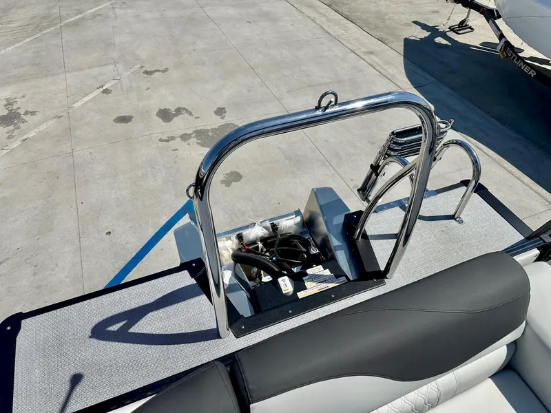 Slide: The Image of Avalon LSZ - 23 FT Elite Windshield w/ 150HP Mercury! 2025 - 12