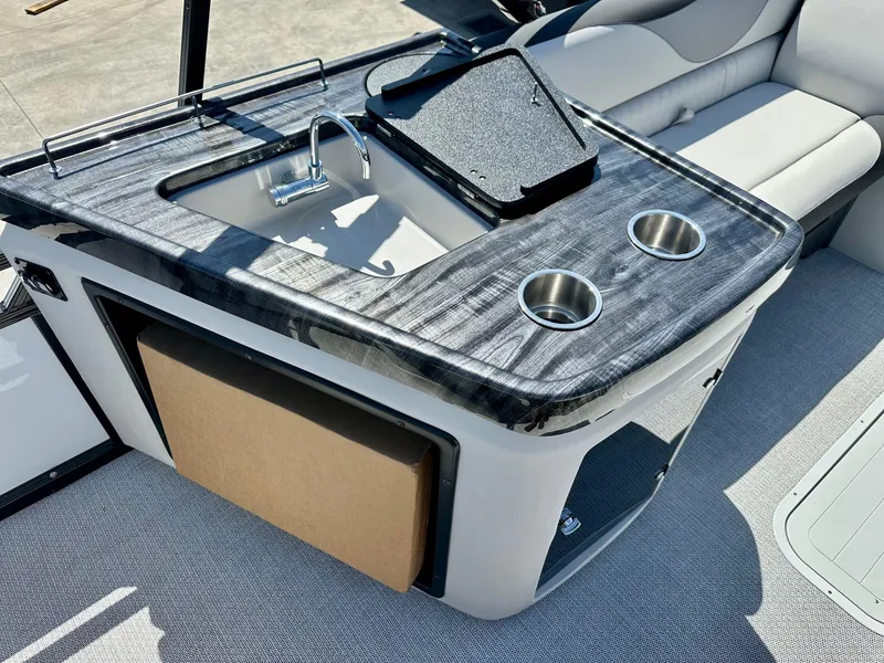 Slide: The Image of Avalon LSZ - 23 FT Elite Windshield w/ 150HP Mercury! 2025 - 14