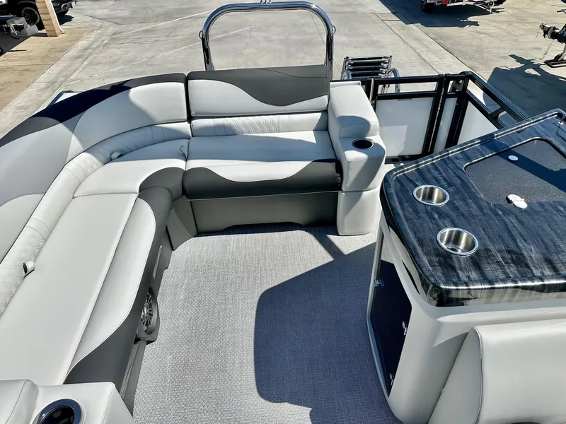 Slide: The Image of Avalon LSZ - 23 FT Elite Windshield w/ 150HP Mercury! 2025 - 4