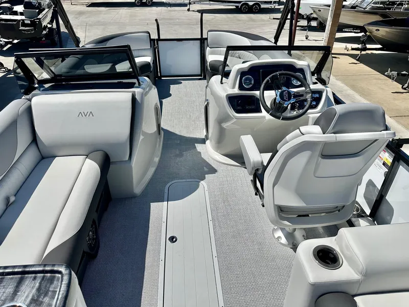 Slide: The Image of Avalon LSZ - 23 FT Elite Windshield w/ 150HP Mercury! 2025 - 5