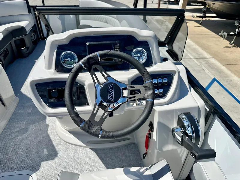 Slide: The Image of Avalon LSZ - 23 FT Elite Windshield w/ 150HP Mercury! 2025 - 6