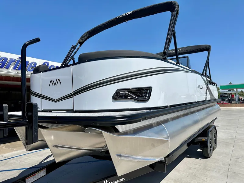 Slide: The Image of Avalon LSZ - 23 FT Elite Windshield w/ 150HP Mercury! 2025 - 8