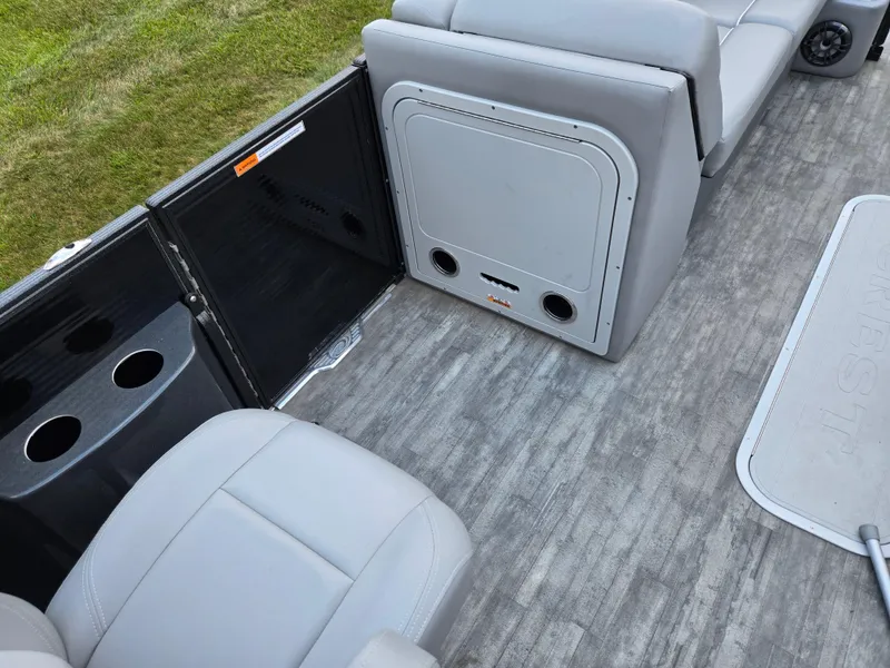 Slide: The Image of Interior of 2022 Crest Classic DLX 220 pontoon boat with seating and cup holders. - 19