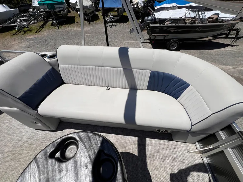 Slide: The Image of Qwest LS 822 DS BAR 2020 - 12